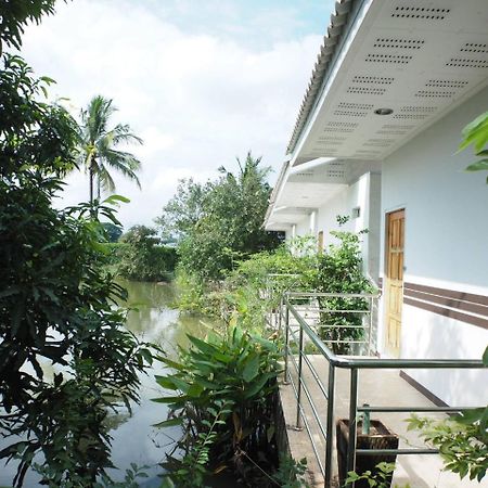 Baanpooya Hotel And Resort Tak Luaran gambar