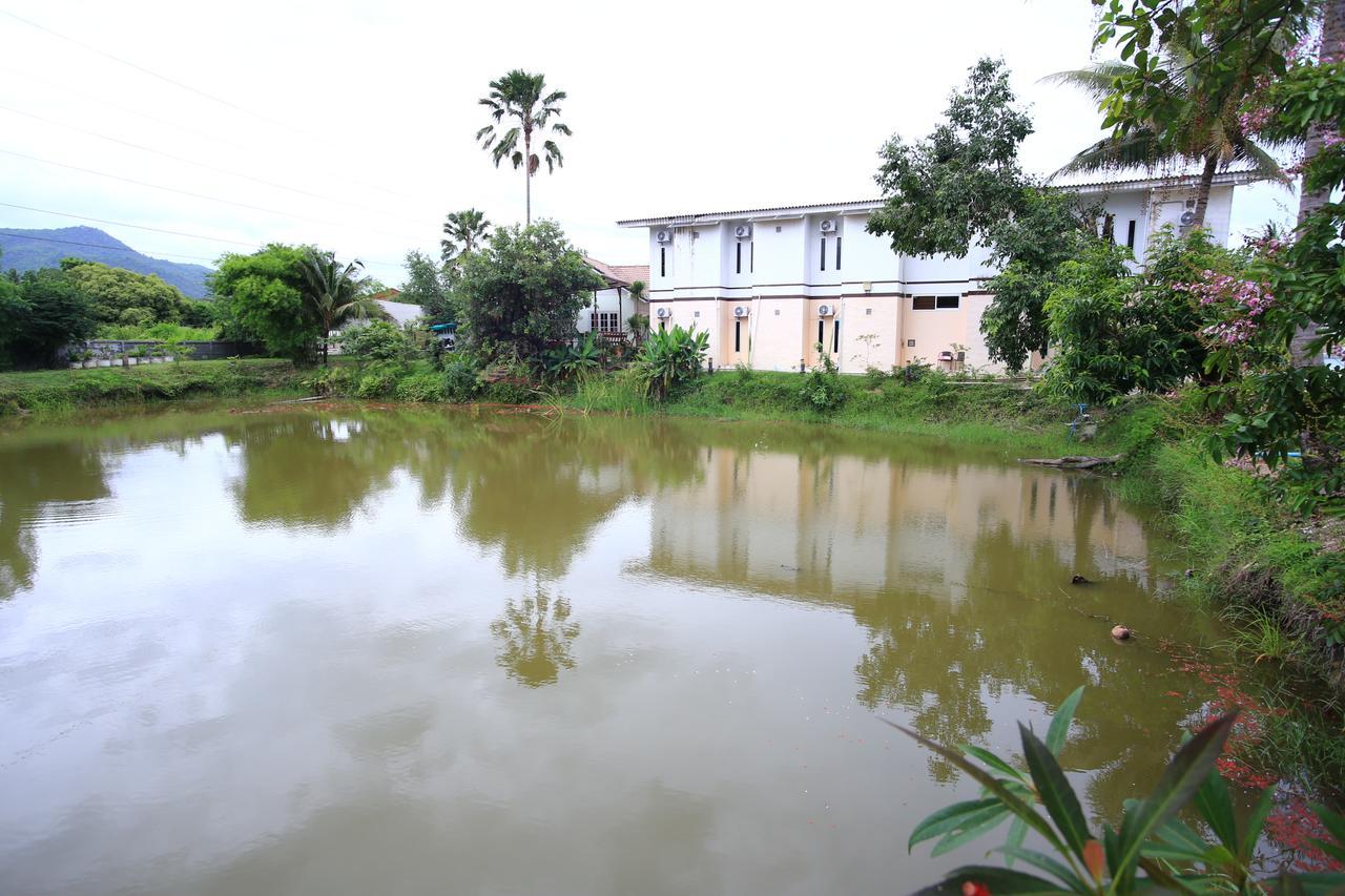 Baanpooya Hotel And Resort Tak Luaran gambar