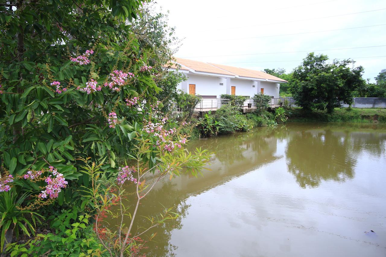 Baanpooya Hotel And Resort Tak Luaran gambar