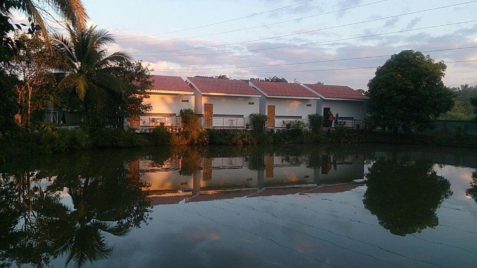 Baanpooya Hotel And Resort Tak Luaran gambar